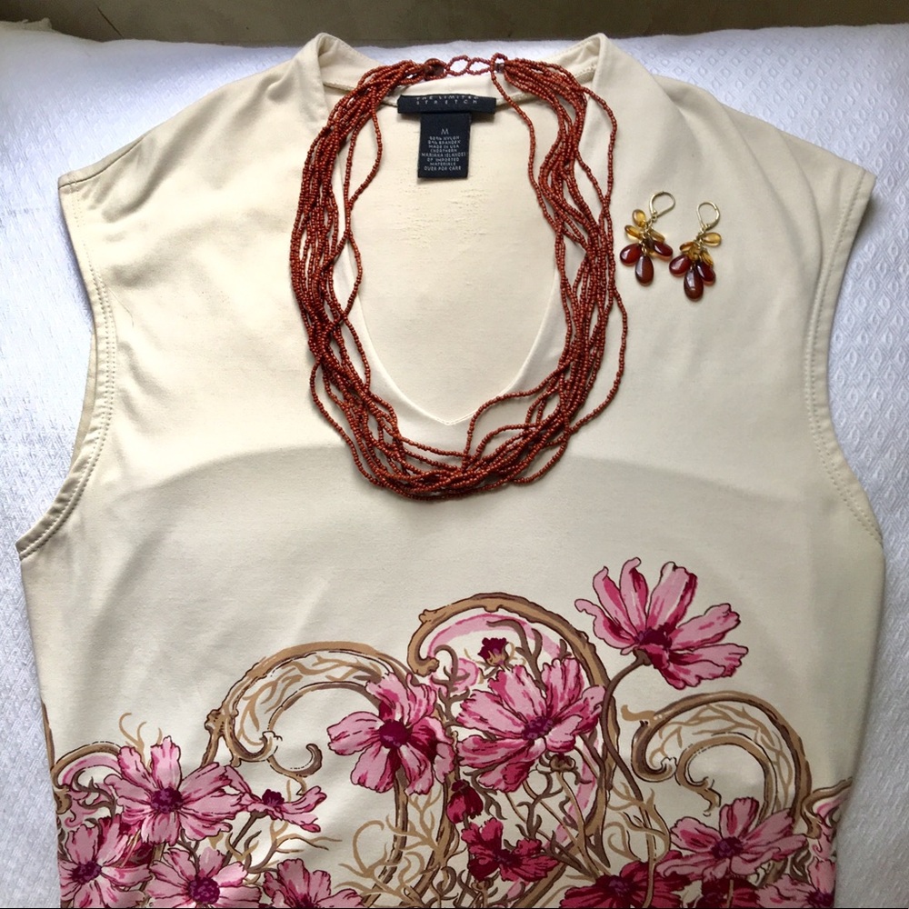 Stunning The Limited  floral stretch top !!🧚🏻‍♂️